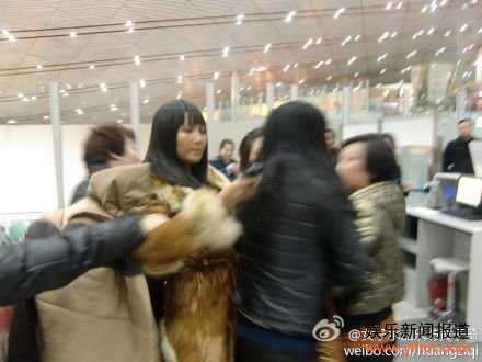 张咪逃加拿大,机场被拦